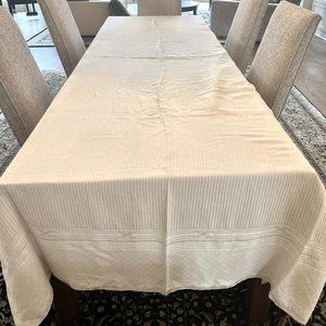 Gorgeous tablecloth w/12 matching napkins
